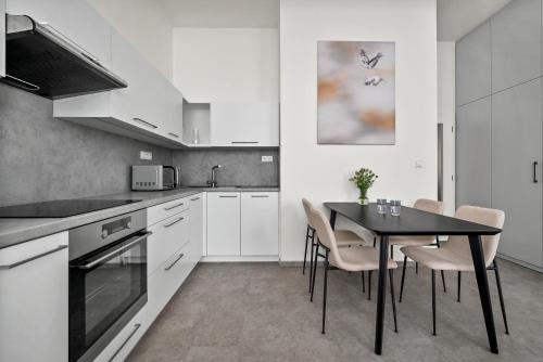 Κουζίνα, Enjoy Downtown Boutique Apartments #13 by Goodnite cz in Brno