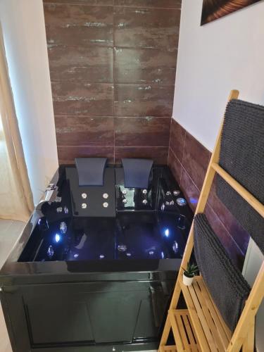 APARTAMENTO DELUXE JACUZZI WHITE y JACUZZI BLACK - Prado del Rey