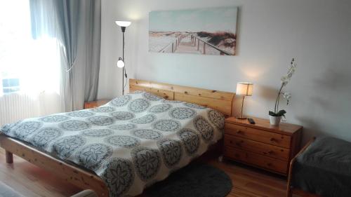 1 queen bed, 1 double bed, 1 twin bed