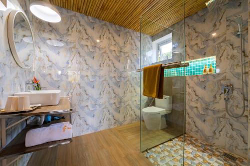 Deluxe Double Room with Balcony image 10