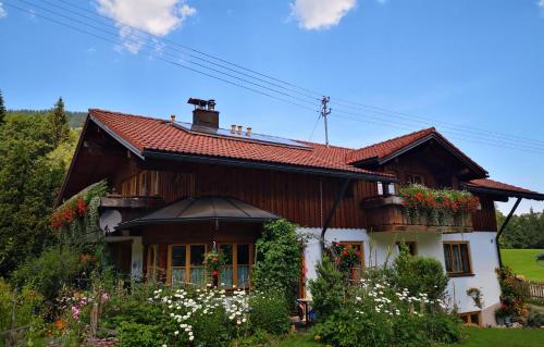 Exterior view, Haus Auerhahn in Unterjoch