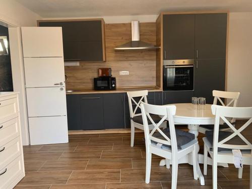 virtuve, Apartmani Albatros in Perušić