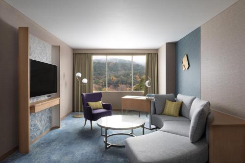 room detail thumbnail 1