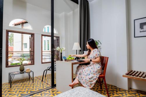 Deluxe Twin Room with Balcony image 1