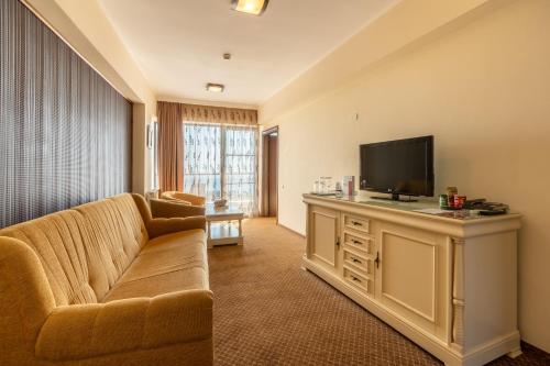 Hotel Hawaii - image 14