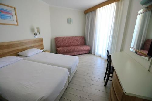 Adi Hotel - image 4
