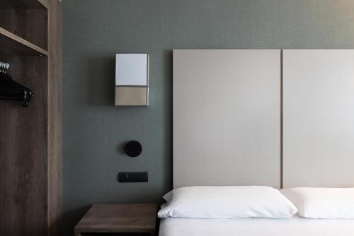 Catalonia Albeniz - image 11