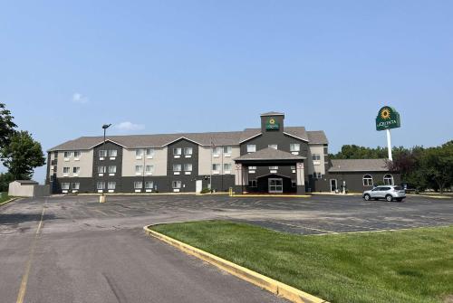 La Quinta Inn & Suites by Wyndham Peru Starved Rock State Park