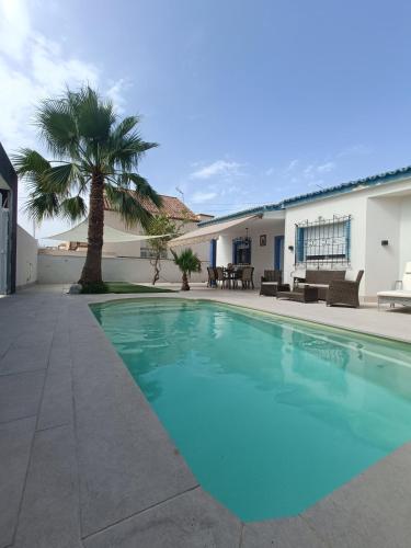 Stunning Villa in Aguadulce, Almería Private Pool 400 sqm area 800m Beach