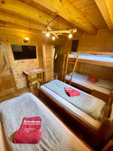 4 bunk beds