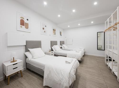 Quadruple Room with Shared Bathroom image 6