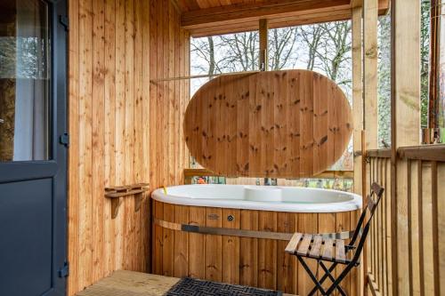 Breckland Lodge 1 with Hot Tub, Highland