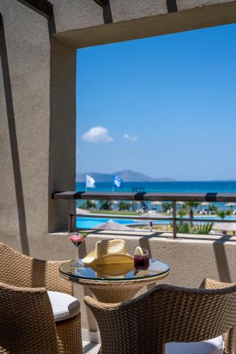 Double Room with Sea View image 3