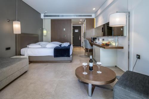 Double Room with Sharing Pool image 4