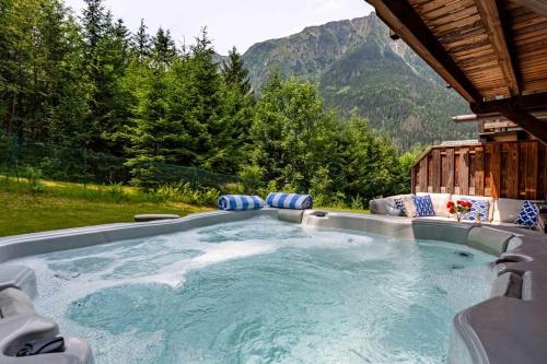 جاكوزي, Chalet Bonnabelle - Chamonix All Year in لي كراي
