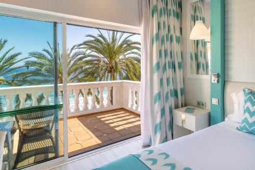 3 twin beds
