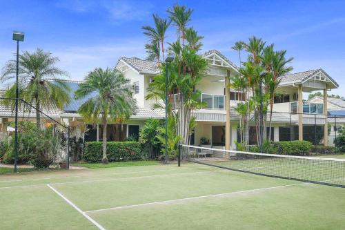 B&B Kewarra Beach - Grand Slam Getaway with Tennis Court and Heated Pool - Bed and Breakfast Kewarra Beach