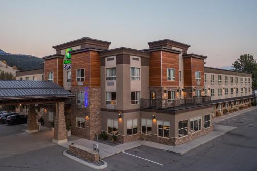 Holiday Inn Express Golden-Kicking Horse, an IHG Hotel