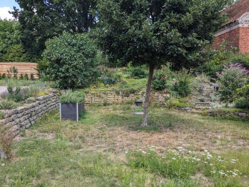 Kert, Altmark - Haus am Hang mit Garten in Bergen an der Dumme