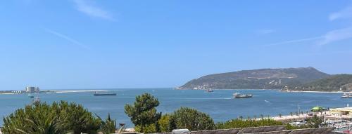 Sunset Bay View, Renovated Apt, By TimeCooler, Setúbal
