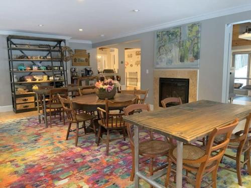 Luxury Farm Stay-Glenrose Cottage-Wolf Pine Hollow in Hancock, USA