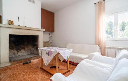 3 Bedroom Amazing Home In El Campillo