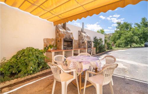 3 Bedroom Amazing Home In El Campillo