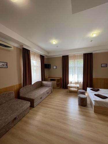 Praktik Hotel & Restaurant - image 7