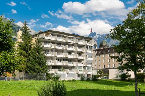 Tampilan eksterior, Spirit Apartments - Balkon - Bergsicht - Parkplatz in Engelberg