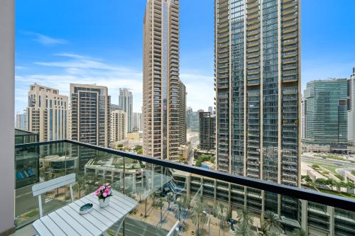 Enticing 1BR next to Opera Downtown Dubai, Dubái (foto 2)