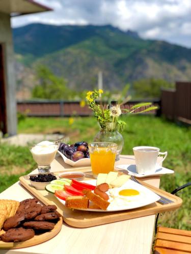Food and beverages, VaLiVa Sanahin Guest House in Alaverdi