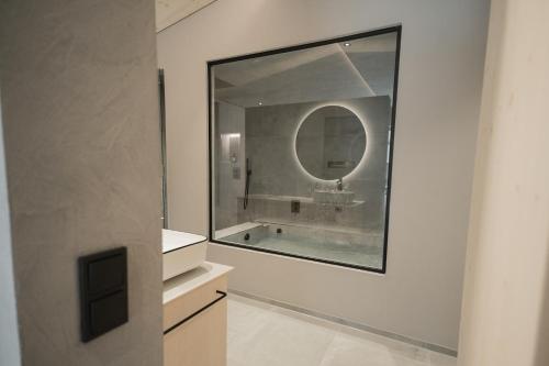 Suite, spa bathtub, sauna