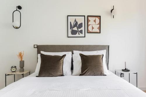 Breezy 2BR Apartment by Marina Flisvos by UPSTREET - main image