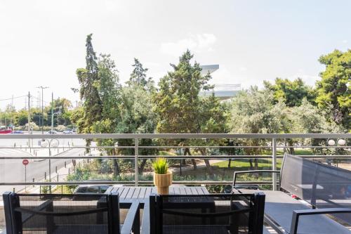 Breezy 2BR Apartment by Marina Flisvos by UPSTREET - image 11