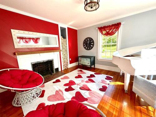 Luxury Farm Stay-Bonds Corner Bungalow-Wolf Pine Hollow in Antrim (NH)