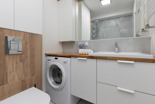 Stylish Apartment Warsaw Downtown by Noclegi Renters - image 3