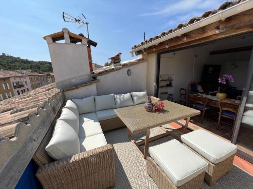 Maison de village met terras, op 20 min. afstand van Saint-Tropez.