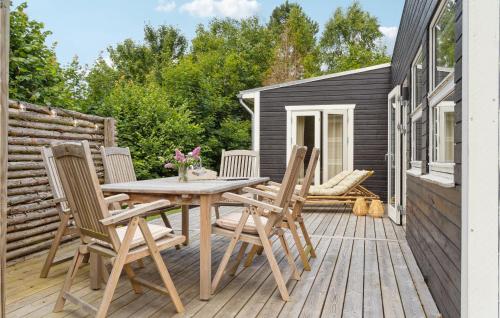 Cozy Home In Dronningmlle With Kitchen