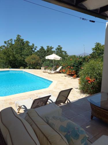 Villa Koumneni in Pano Akourdaleia
