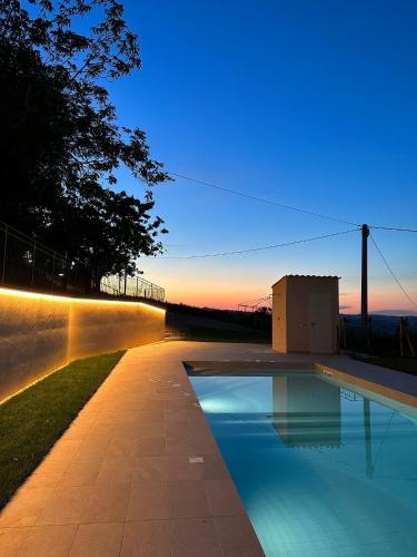 Villa lussuosa con piscina e giardino 350m2 in Montottone