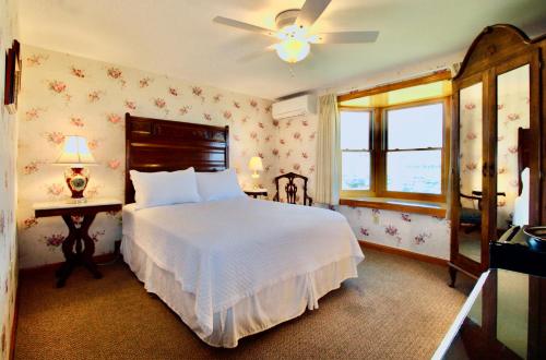 1 queen bed