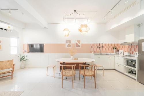 Craft studio apartment by Beginning with,3BR​ in heart of Nimman 3