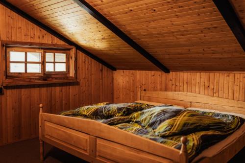 1 double bed, 1 twin bed
