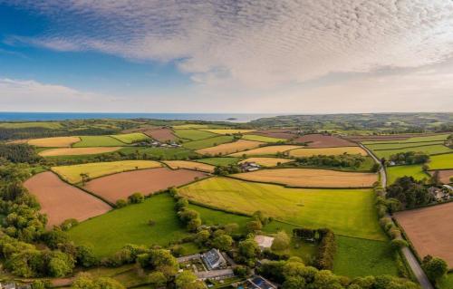 Linhay at East Trenean Farm -Luxury retreat for 2 with stunning rural views, private hot tub and EV charging, Looe (fotografie 6)