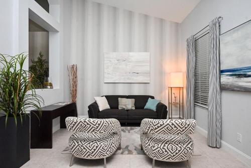 Stylish modern 4bd home with luxury resort in Davenport, USA