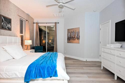 Stylish modern 4bd home with luxury resort in Davenport, USA