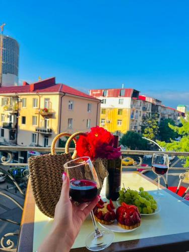 Eiffel Hotel – Batumi, IL