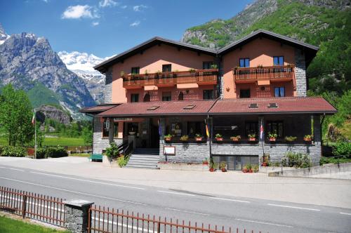 Hotel Ristorante Miramonti, Val Masino bei Bema