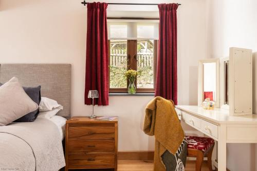 Linhay at East Trenean Farm -Luxury retreat for 2 with stunning rural views, private hot tub and EV charging, Looe (fotografie 7)