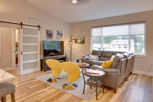 Anchorage Apartment with a View about 3 Mi to Airport thumb 3